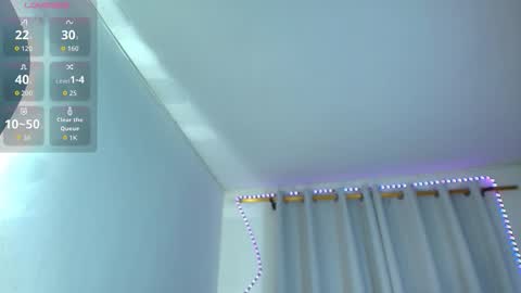 Snapshot of 01dulcemaria_ chatting on 10.04.25 Dulce Maria online show from 10.04.25