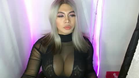 Snapshot of 11inchsinglecious chatting on 01.23.25 HUGECOCK online show from 01.23.25