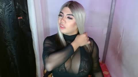 Snapshot of 11inchsinglecious chatting on 02.22.25 HUGECOCK online show from 02.22.25