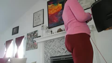 Aurora Willows online show from 02.17.25