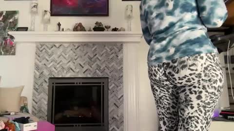 Aurora Willows online show from 03.06.25