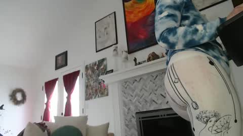 Aurora Willows online show from 03.12.25