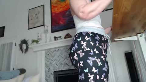 Aurora Willows online show from 10.13.25