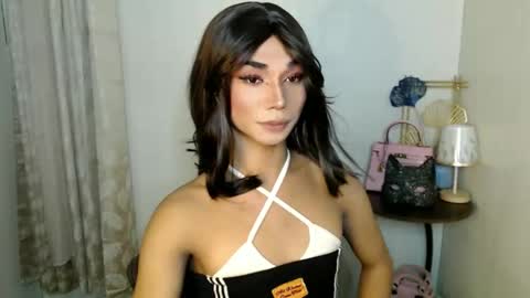 Snapshot of 18_nicole chatting on 11.30.25 barbie online show from 11.30.25