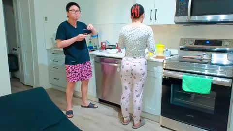 Tong  Ralph online show from 02.04.26