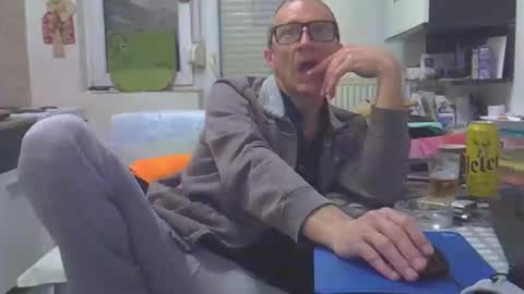 Snapshot of 1973man chatting on 02.15.26 1973man online show from 02.15.26