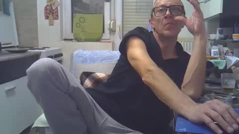 Snapshot of 1973man chatting on 02.18.26 1973man online show from 02.18.26