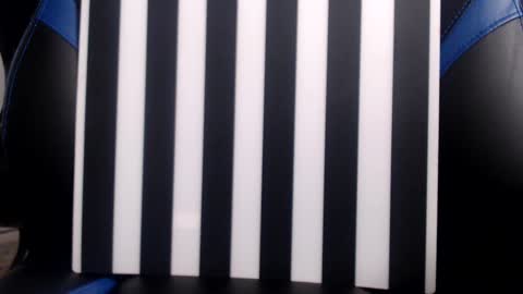 i erupt if you suck ur nipples 4 me and look at the camera while watching me online show from 03.09.25