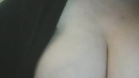 Snapshot of 1deluxepussy chatting on 02.15.25 Deluxepussy online show from 02.15.25