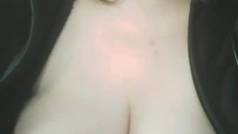 Snapshot of 1deluxepussy chatting on 02.16.25 Deluxepussy online show from 02.16.25