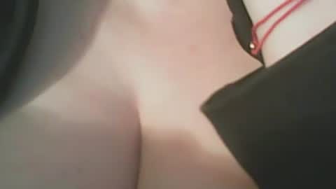 Snapshot of 1deluxepussy chatting on 02.27.25 Deluxepussy online show from 02.27.25