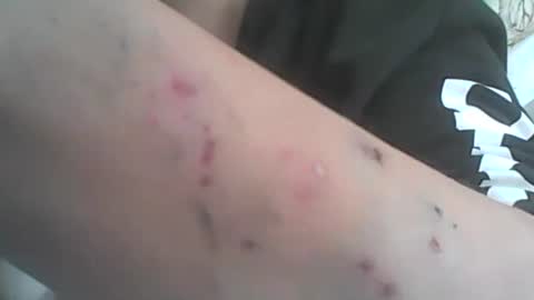 Snapshot of 1deluxepussy chatting on 09.19.25 Deluxepussy online show from 09.19.25