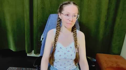 Snapshot of 1goldilocks chatting on 02.25.26 online show from 02.25.26