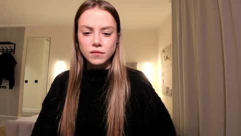 Lily 3 online show from 12.18.24