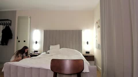 Lily 3 online show from 11.23.25