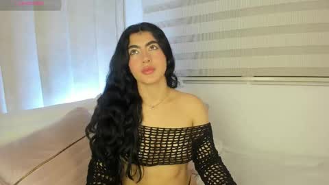 Snapshot of 1m_emily chatting on 10.06.25 . online show from 10.06.25