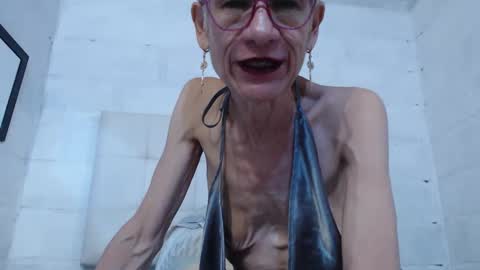 Snapshot of 1miss_monserrate chatting on 01.05.25 Miss Monserrate online show from 01.05.25