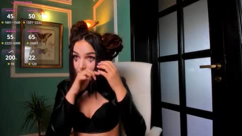 Moona  online show from 10.15.25