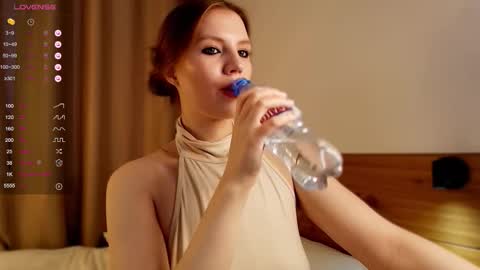 Snapshot of 1slavicdoll chatting on 09.30.25 VICTORIA online show from 09.30.25