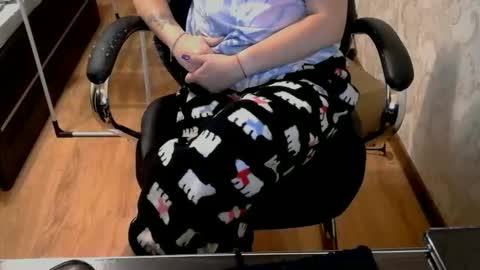 Snapshot of 1your_hot_girls chatting on 10.24.25 1your_hot_girls online show from 10.24.25