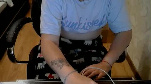 Snapshot of 1your_hot_girls chatting on 10.25.25 1your_hot_girls online show from 10.25.25