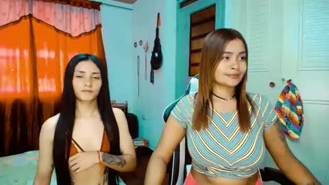 Snapshot of 2girls__dream chatting on 02.16.25 samantha sharon online show from 02.16.25