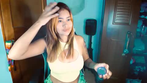 Snapshot of 2girls__dream chatting on 10.21.25 samantha sharon online show from 10.21.25