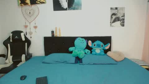 Snapshot of 2girls__dream chatting on 05.28.26 samantha sharon online show from 05.28.26