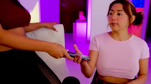 independent model online show from 01.16.25