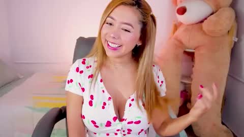 independent model online show from 02.22.26