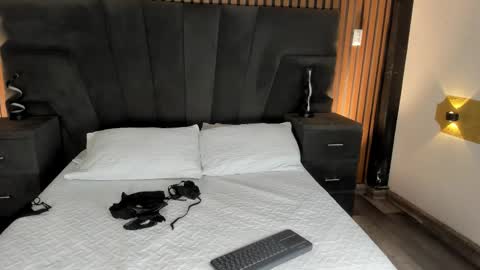 Snapshot of 3x_naxa chatting on 10.15.25 3X NAXAA online show from 10.15.25