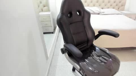 Snapshot of 3x_naxa chatting on 10.31.25 3X NAXAA online show from 10.31.25