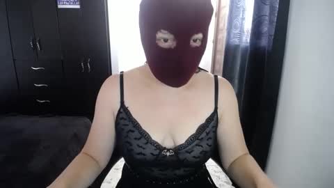 Snapshot of 666maskgirl chatting on 12.19.24 SHANNON online show from 12.19.24