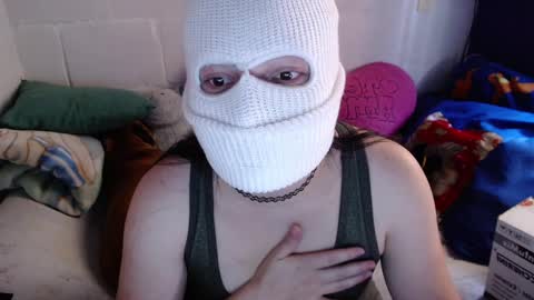 Snapshot of 666maskgirl chatting on 01.10.25 SHANNON online show from 01.10.25