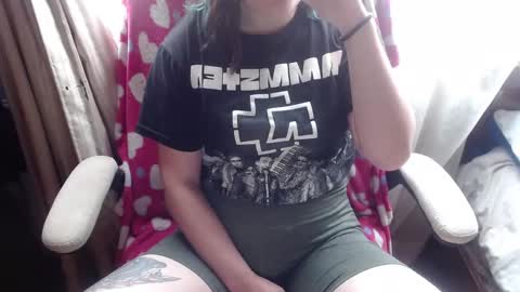 Snapshot of 666maskgirl chatting on 09.29.25 SHANNON online show from 09.29.25