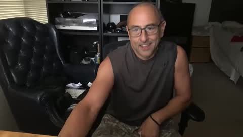 daddy vegas  for single women and couples here online show from 12.20.25