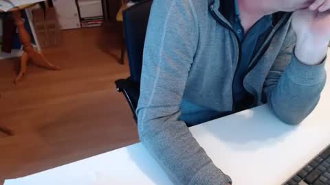 Snapshot of 69pifpaf chatting on 12.04.24 69pifpaf online show from 12.04.24