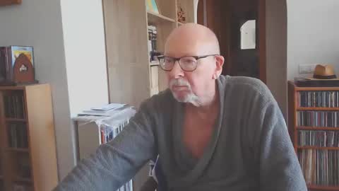 Snapshot of 7thsojourn chatting on 10.30.25 Papi online show from 10.30.25