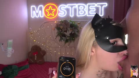 Snapshot of 8abycat chatting on 12.12.24 8abycat Help us reach 250 thumbs up online show from 12.12.24