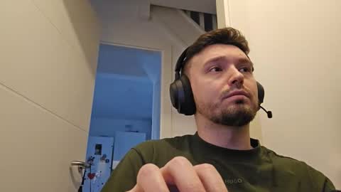 Snapshot of 8inchdude93 chatting on 02.06.26 8inchdude93 online show from 02.06.26