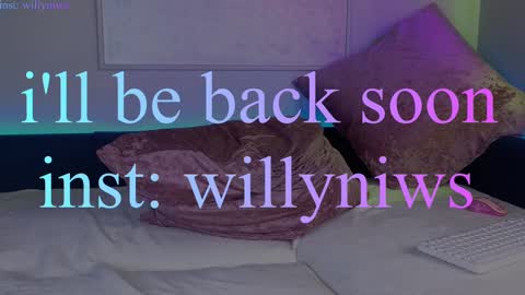 Snapshot of _a_n_n_y_ chatting on 02.15.25 Willow online show from 02.15.25