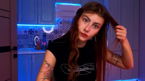 Snapshot of _a_n_n_y_ chatting on 10.10.25 Willow online show from 10.10.25