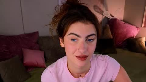 Snapshot of _a_n_n_y_ chatting on 10.19.25 Willow online show from 10.19.25