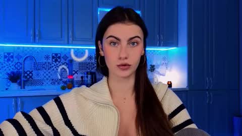 Snapshot of _a_n_n_y_ chatting on 11.08.25 Willow online show from 11.08.25