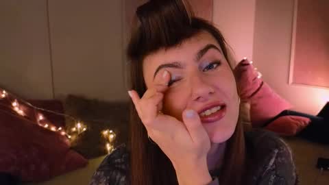 Snapshot of _a_n_n_y_ chatting on 11.27.25 Willow online show from 11.27.25