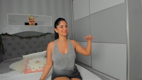 Snapshot of _adelle chatting on 01.05.25 Adelle online show from 01.05.25