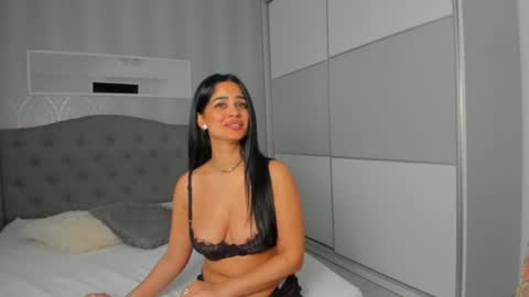 Snapshot of _adelle chatting on 01.12.25 Adelle online show from 01.12.25