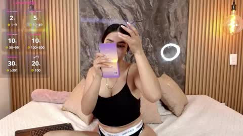 Snapshot of _alanajones_ chatting on 10.28.25 ALANA online show from 10.28.25