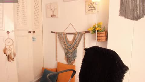 Snapshot of _anaruiz chatting on 11.18.25 Ana Ruiz online show from 11.18.25