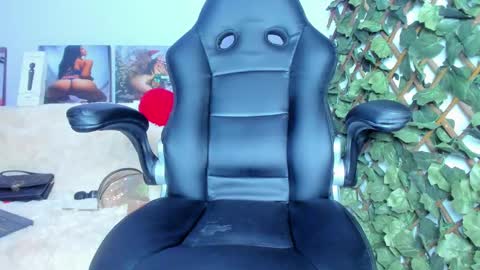 Snapshot of _angelnaugthy_ chatting on 01.25.25 ANGEL online show from 01.25.25